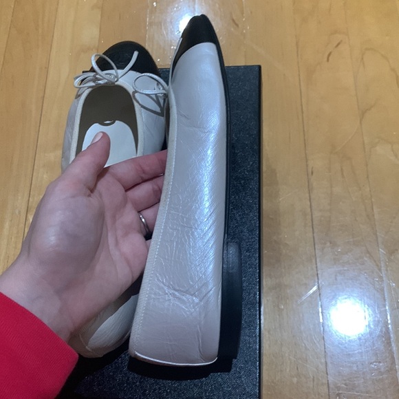 WOMENS CHANEL SIZE 41 BLACK AND WHITE LEATHER BALLET FLATS IN BOX - Picture 6 of 14